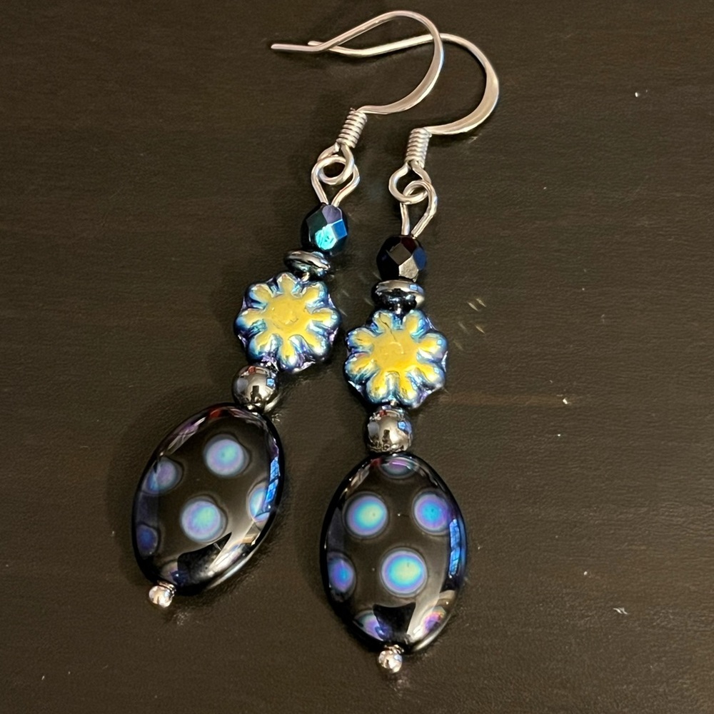 Hand crafted Czech glass flower polka dot earrings - Picture 3 of 3